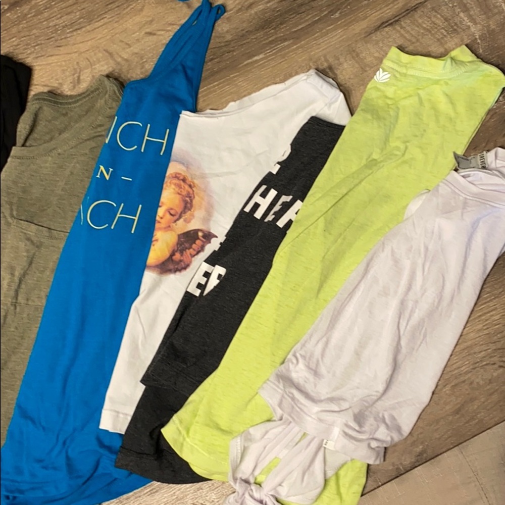 Bundle of 12 women tops - Picture 2 of 2